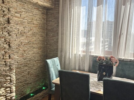 3 otaqlı köhnə tikili - Azadlıq Prospekti m. - 65 m²