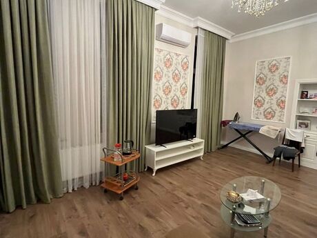 6 otaqlı köhnə tikili - İçəri Şəhər m. - 250 m²