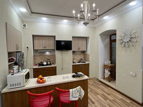 6 otaqlı köhnə tikili - İçəri Şəhər m. - 250 m²