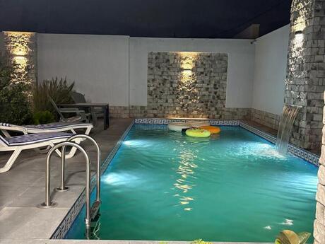 4 otaqlı həyət evi/bağ evi - Mərdəkan q. - 300 m²