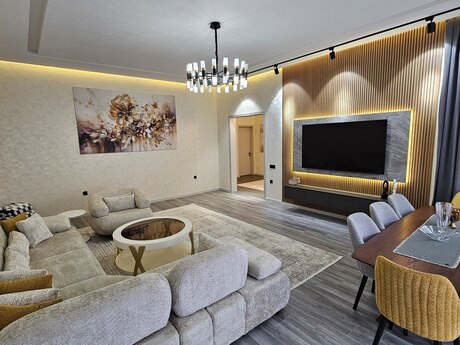 4 otaqlı həyət evi/bağ evi - Mərdəkan q. - 300 m²