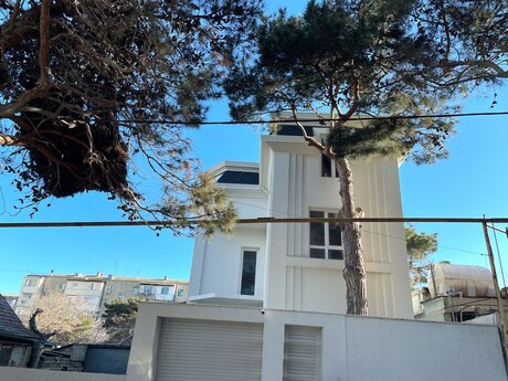 6 otaqlı həyət evi/bağ evi - Elmlər Akademiyası m. - 210 m²