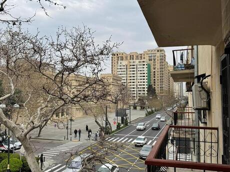 3 otaqlı köhnə tikili - 28 May m. - 65 m²