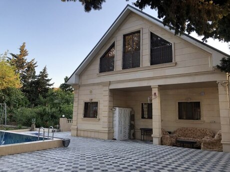 4 otaqlı həyət evi/bağ evi - Novxanı q. - 300 m²
