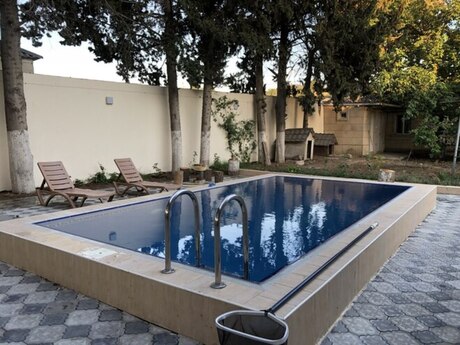 4 otaqlı həyət evi/bağ evi - Novxanı q. - 300 m²