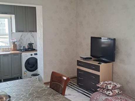 2 otaqlı köhnə tikili - Bakıxanov q. - 40 m²