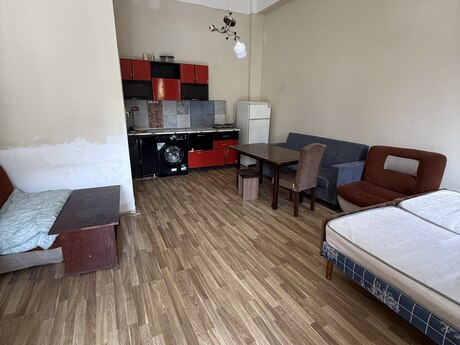 1 otaqlı həyət evi/bağ evi - İnşaatçılar m. - 25 m²