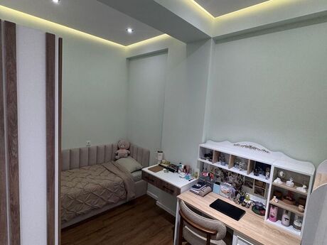 3-комн. новостройка - м. 28 мая - 92 м²