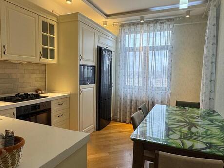 6 otaqlı mənzil, 270 m², Qara Qarayev: 820 000 ₼ 2
