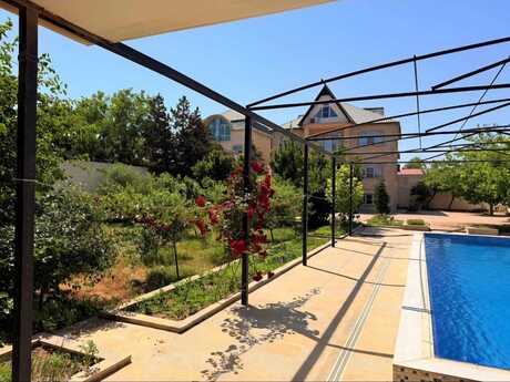 9 otaqlı həyət evi/bağ evi - Novxanı q. - 420 m²