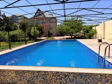 9 otaqlı həyət evi/bağ evi - Novxanı q. - 420 m²