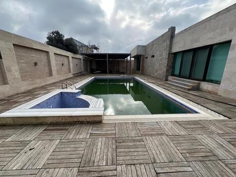 4 otaqlı həyət evi/bağ evi - Novxanı q. - 300 m²