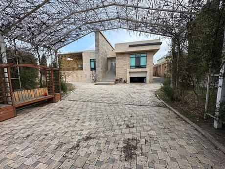 4 otaqlı həyət evi/bağ evi - Novxanı q. - 300 m²