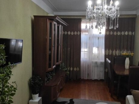 3 otaqlı köhnə tikili - Yeni Günəşli q. - 80 m²