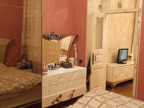 3 otaqlı köhnə tikili - İçəri Şəhər m. - 97 m²