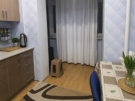 2 otaqlı köhnə tikili - Köhnə Günəşli q. - 62 m²
