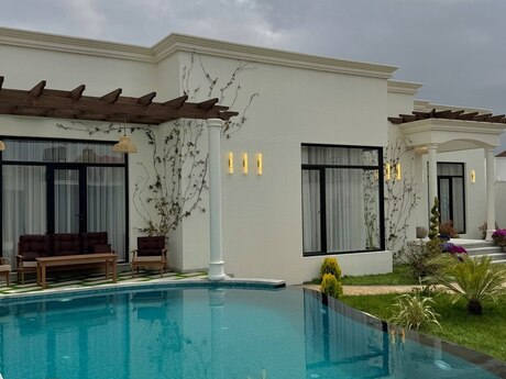 4 otaqlı həyət evi/bağ evi - Mərdəkan q. - 200 m²