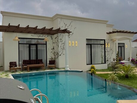 4 otaqlı həyət evi/bağ evi - Mərdəkan q. - 200 m²