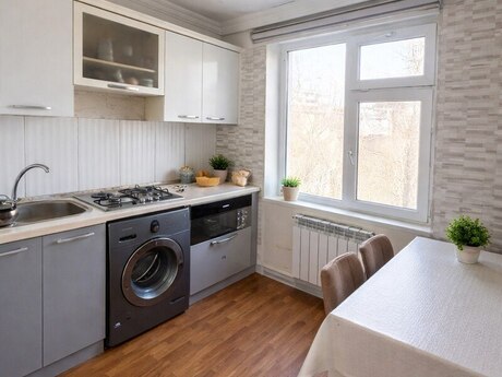 3 otaqlı köhnə tikili - İnşaatçılar m. - 80 m²
