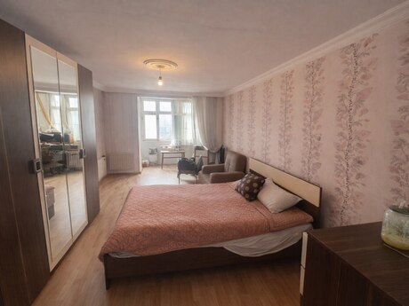 3 otaqlı köhnə tikili - İnşaatçılar m. - 80 m²
