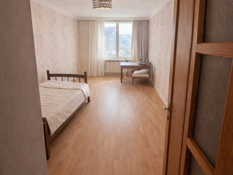 3 otaqlı köhnə tikili - İnşaatçılar m. - 80 m²