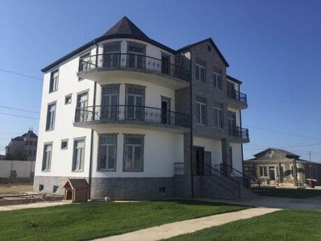 12 otaqlı həyət evi/bağ evi - Şüvəlan q. - 300 m²