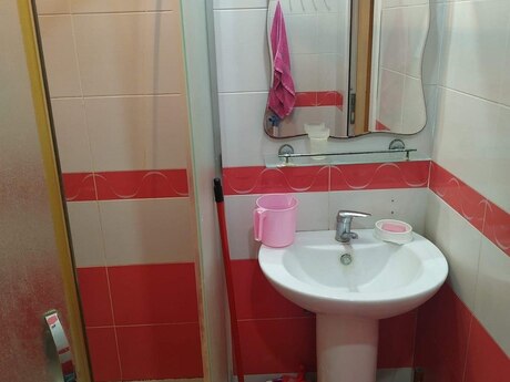2 otaqlı köhnə tikili - Neftçilər m. - 50 m²