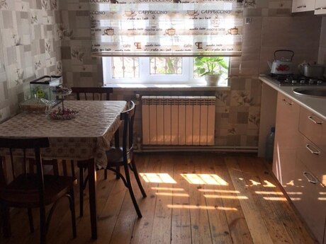 2 otaqlı həyət evi/bağ evi - Qaraçuxur q. - 100 m²
