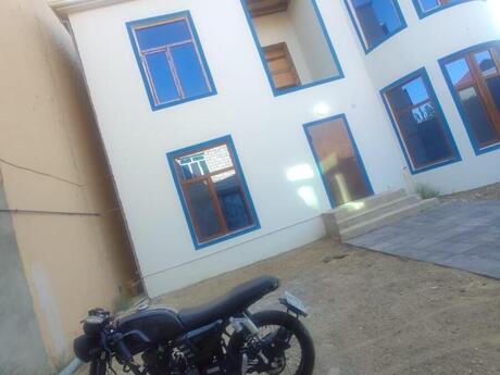 2 otaqlı həyət evi/bağ evi - Əhmədli m. - 75 m²