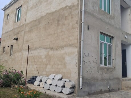 6 otaqlı həyət evi/bağ evi - Bakıxanov q. - 240 m²