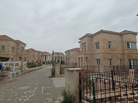 4 otaqlı həyət evi/bağ evi - Nardaran q. - 230 m²
