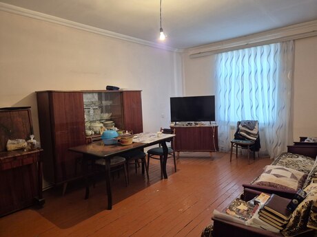 6 otaqlı həyət evi/bağ evi - Qaraçuxur q. - 116 m²
