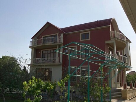 6 otaqlı həyət evi/bağ evi - Novxanı q. - 300 m²