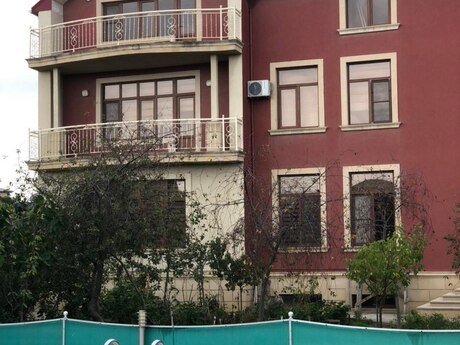6 otaqlı həyət evi/bağ evi - Novxanı q. - 300 m²