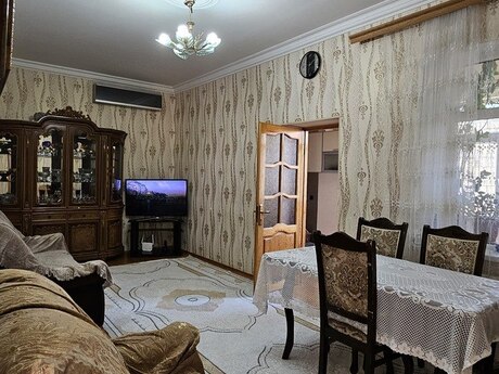 7 otaqlı həyət evi/bağ evi - Köhnə Günəşli q. - 200 m²