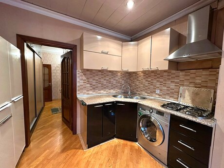 2 otaqlı köhnə tikili - Bakıxanov q. - 45 m²