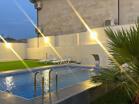 4 otaqlı həyət evi/bağ evi - Mərdəkan q. - 200 m²