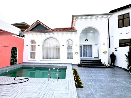 4 otaqlı həyət evi/bağ evi - Buzovna q. - 140 m²