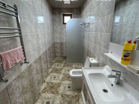 5 otaqlı həyət evi/bağ evi - Mərdəkan q. - 200 m²