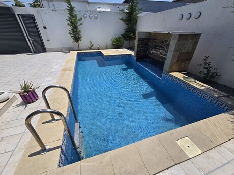 5 otaqlı həyət evi/bağ evi - Mərdəkan q. - 210 m²