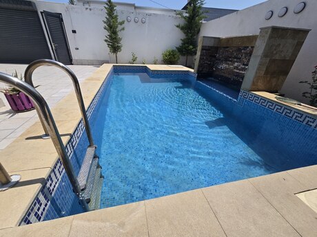 5 otaqlı həyət evi/bağ evi - Mərdəkan q. - 210 m²
