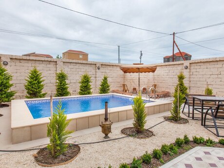 4 otaqlı həyət evi/bağ evi - Görədil q. - 204 m²
