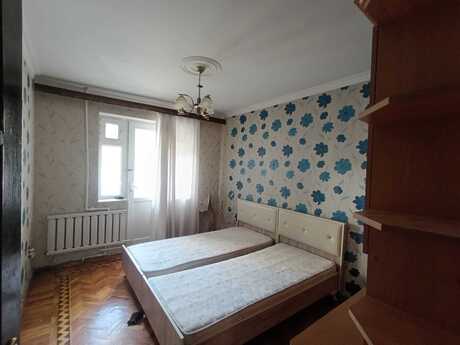 3 otaqlı köhnə tikili - Yeni Günəşli q. - 80 m²