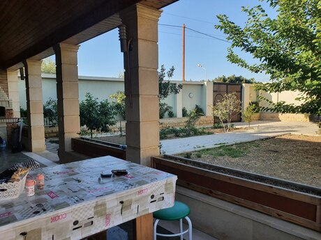 7 otaqlı həyət evi/bağ evi - Novxanı q. - 350 m²