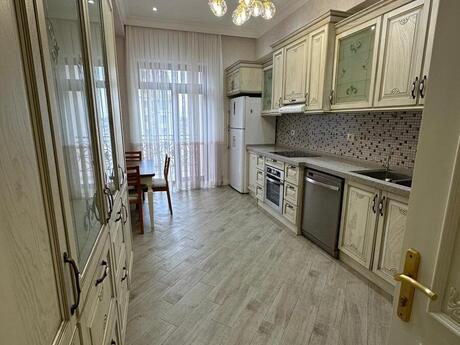 3 otaqlı yeni tikili - Ağ şəhər q. - 137 m²