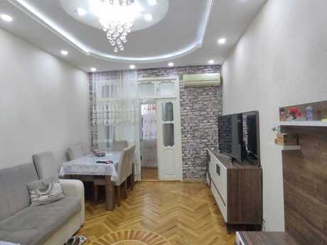 2 otaqlı köhnə tikili - Azadlıq Prospekti m. - 65 m²