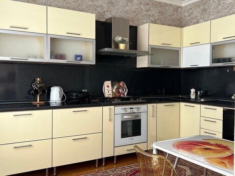 3 otaqlı yeni tikili - 28 May m. - 190 m²