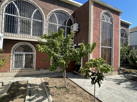 4 otaqlı həyət evi/bağ evi - Novxanı q. - 255 m²