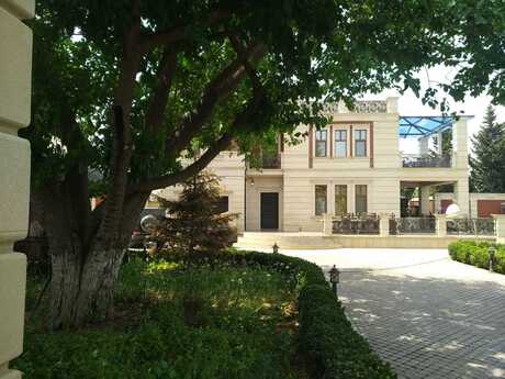 7 otaqlı həyət evi/bağ evi - Novxanı q. - 350 m²