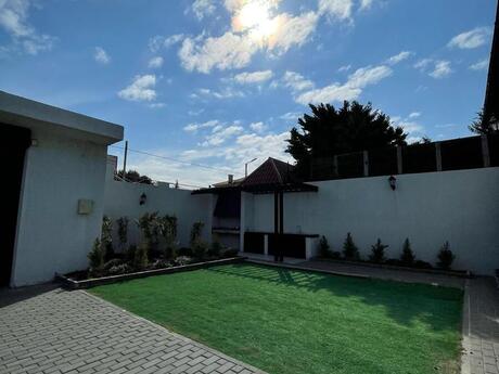 4 otaqlı həyət evi/bağ evi - Şüvəlan q. - 200 m²